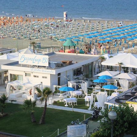 Hotel Buenos Aires Cervia Bagian luar foto