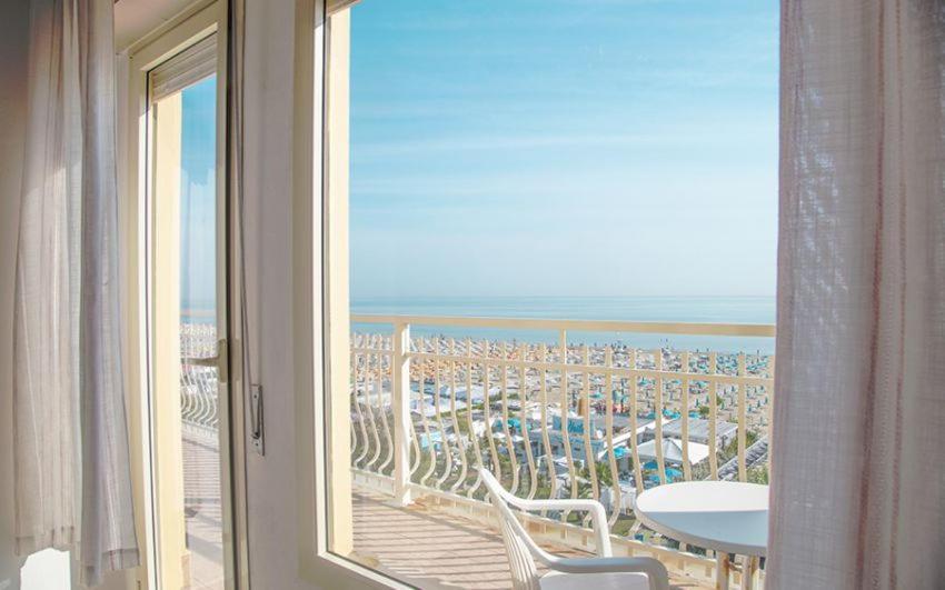 Hotel Buenos Aires Cervia Bagian luar foto