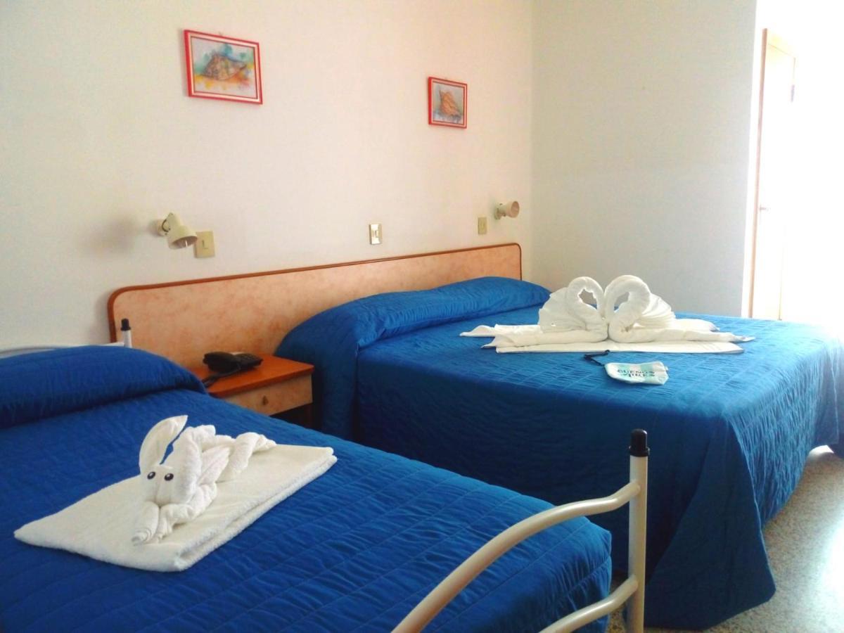 Hotel Buenos Aires Cervia Bagian luar foto