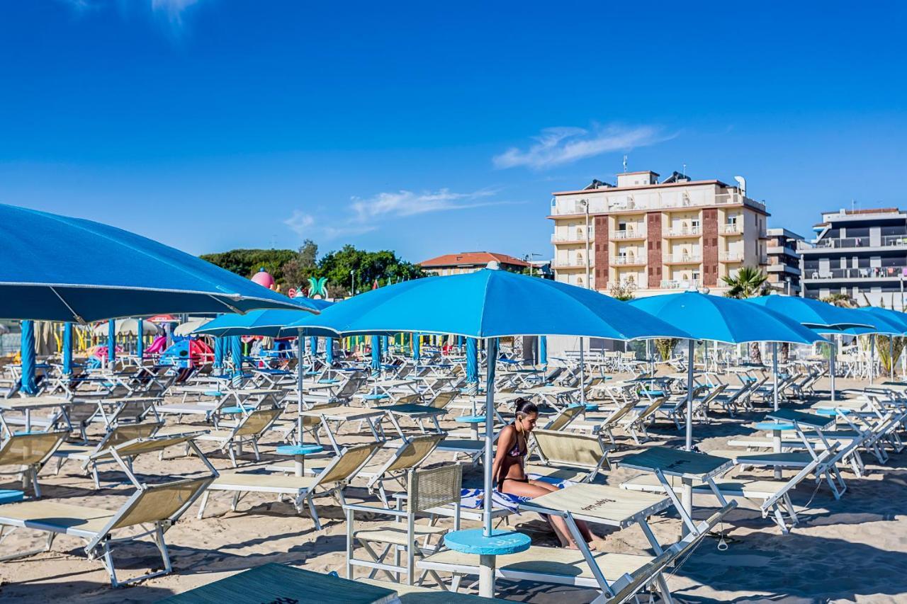 Hotel Buenos Aires Cervia Bagian luar foto