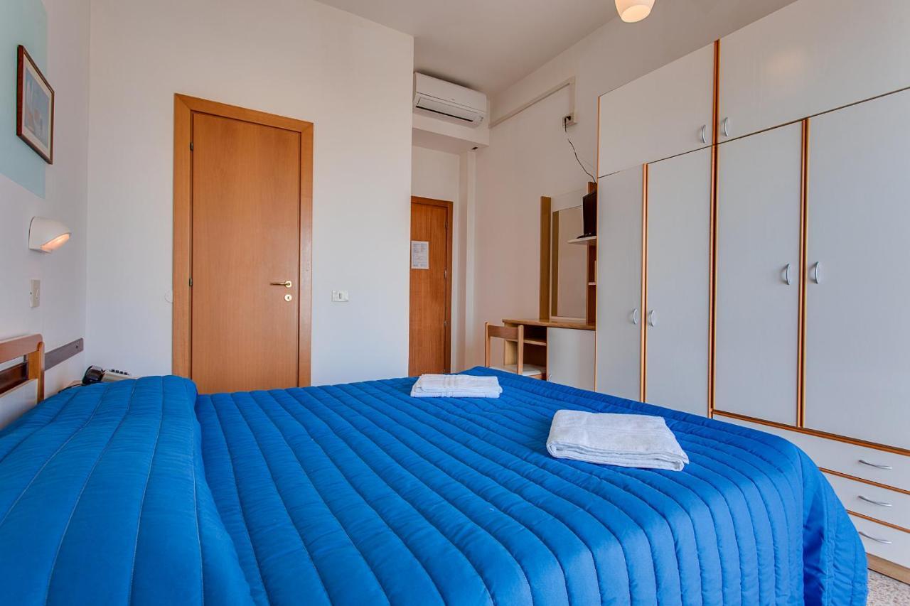 Hotel Buenos Aires Cervia Bagian luar foto
