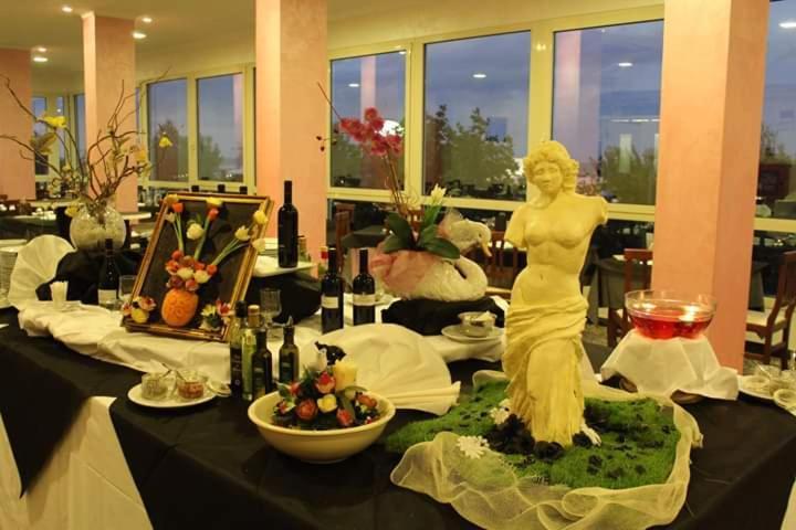 Hotel Buenos Aires Cervia Bagian luar foto