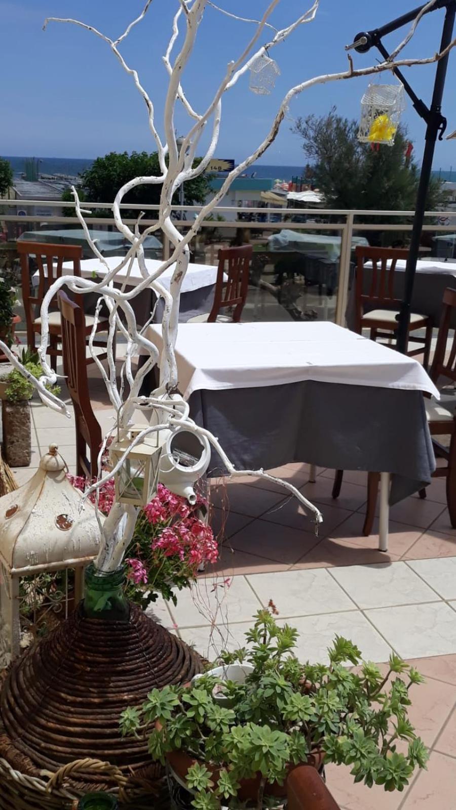 Hotel Buenos Aires Cervia Bagian luar foto