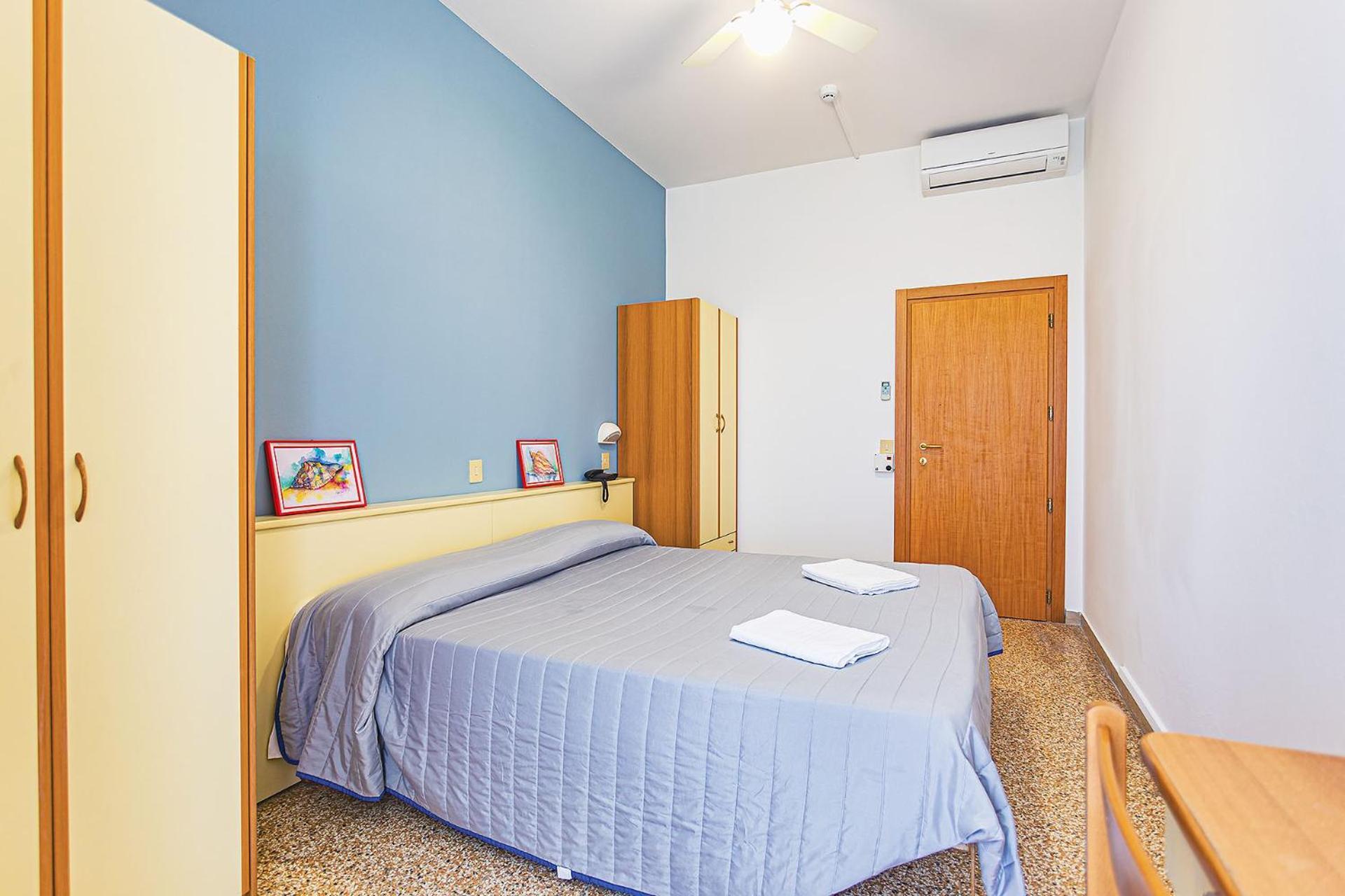 Hotel Buenos Aires Cervia Bagian luar foto