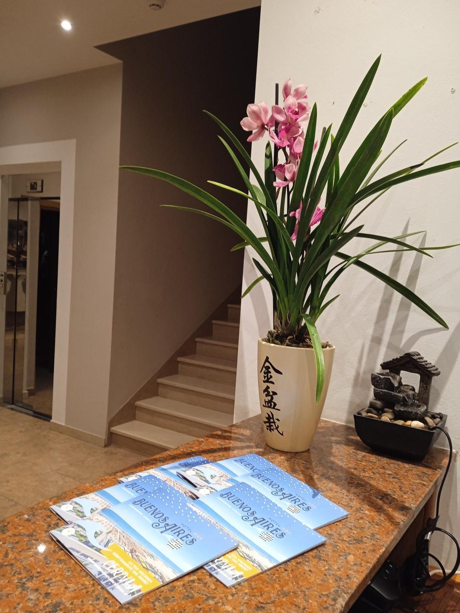 Hotel Buenos Aires Cervia Bagian luar foto