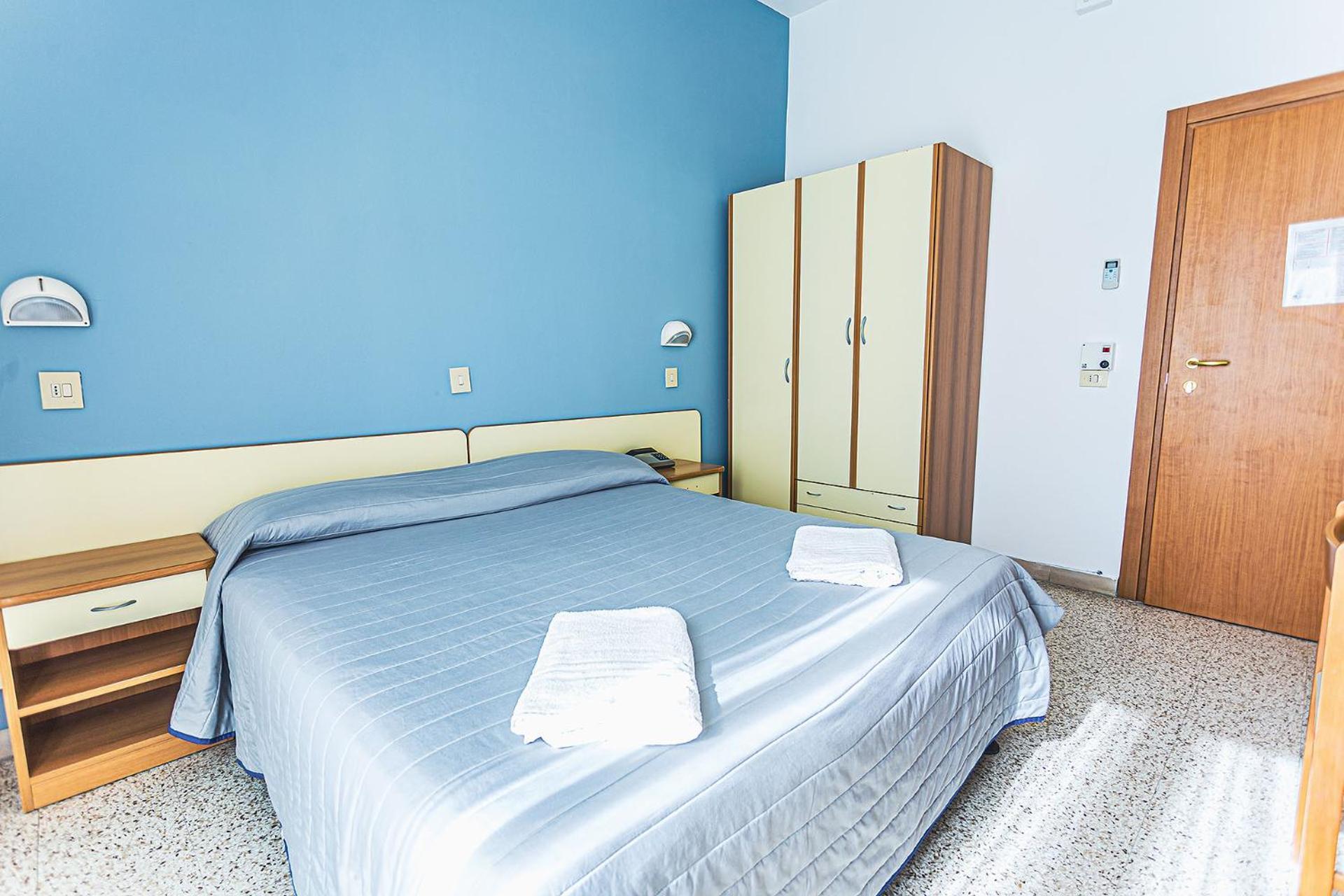 Hotel Buenos Aires Cervia Bagian luar foto