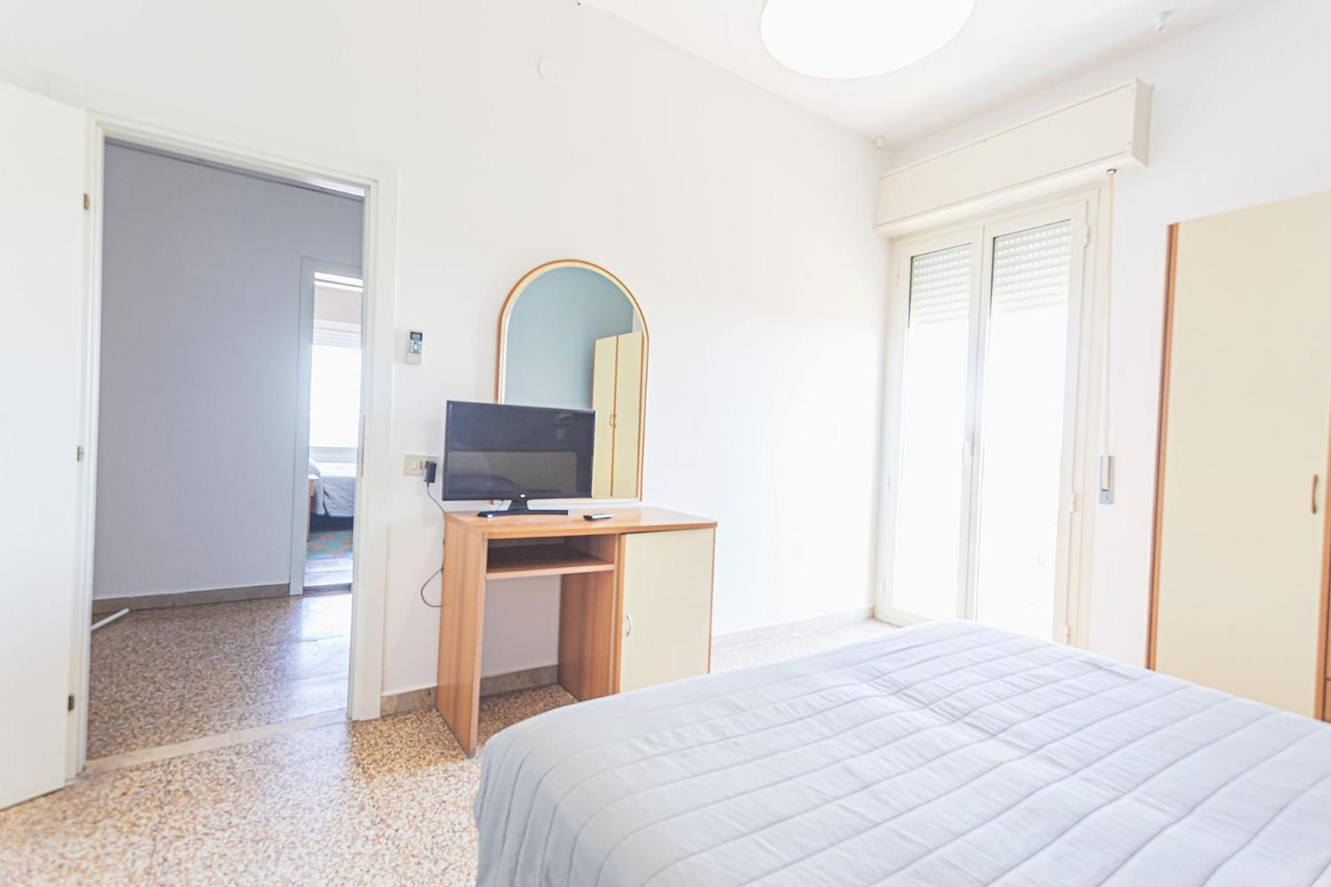 Hotel Buenos Aires Cervia Bagian luar foto