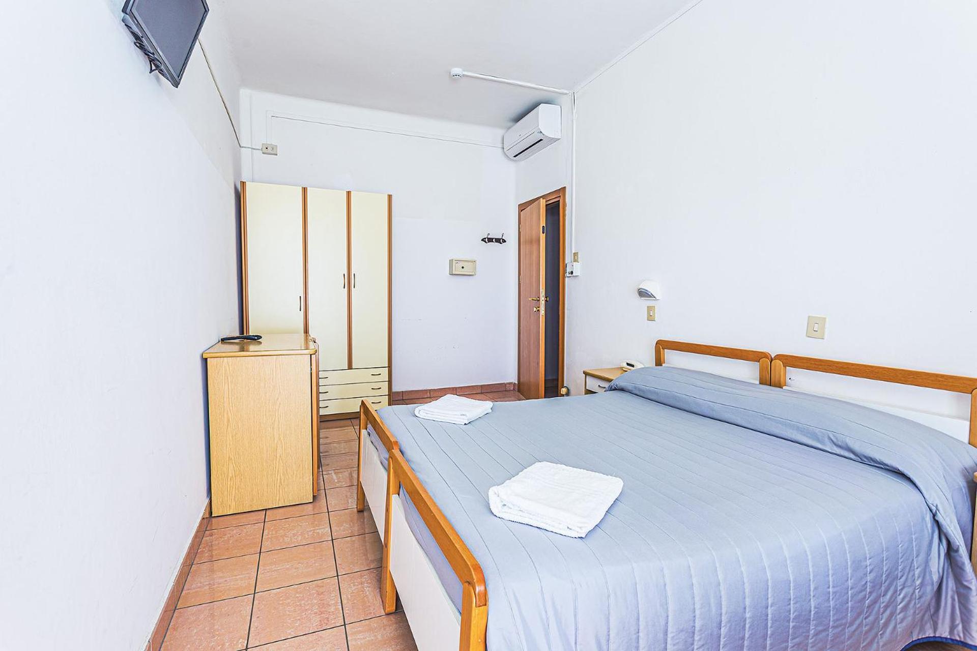 Hotel Buenos Aires Cervia Bagian luar foto