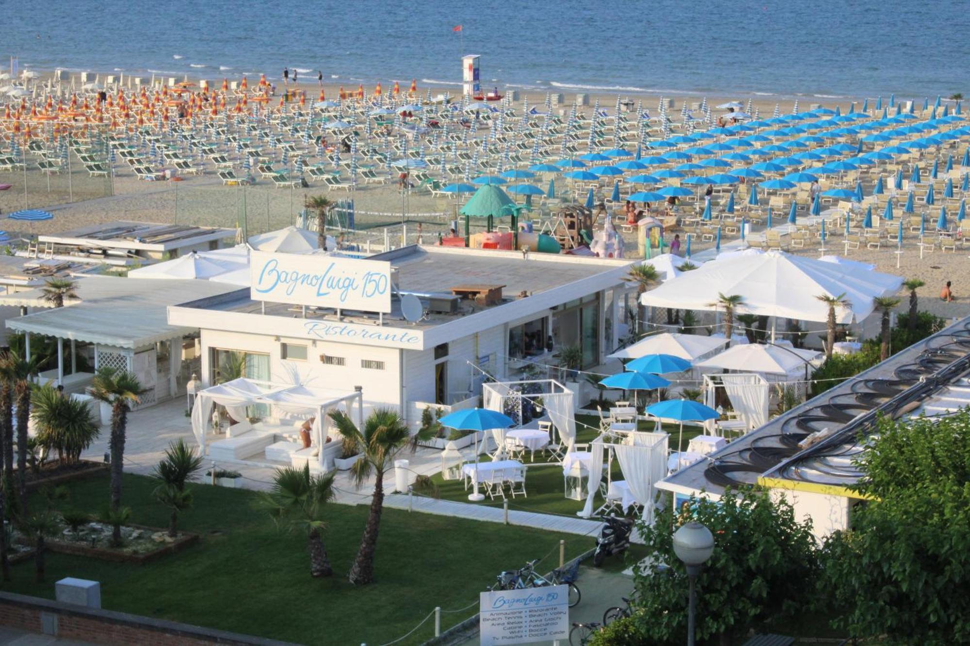 Hotel Buenos Aires Cervia Bagian luar foto