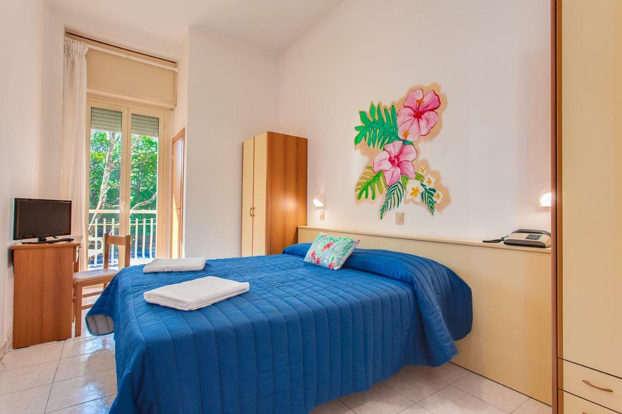 Hotel Buenos Aires Cervia Bagian luar foto