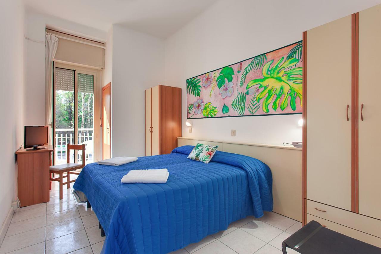 Hotel Buenos Aires Cervia Bagian luar foto
