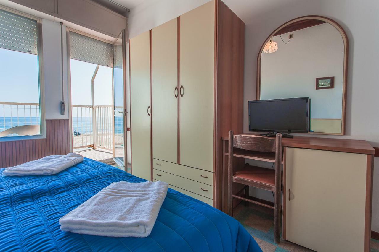 Hotel Buenos Aires Cervia Bagian luar foto
